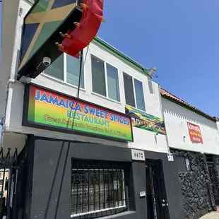 the outside of a restaurant