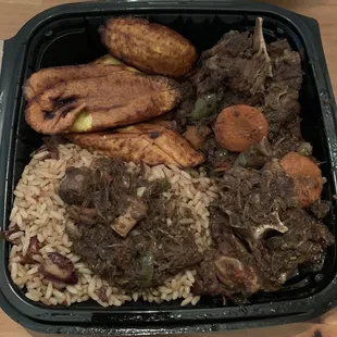 Oxtails w/Rice and Peas and Plantains