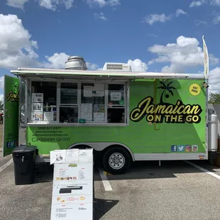 a green food truck
