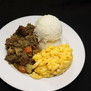 curry Goat mac &amp; cheese with white rice