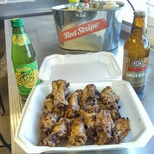 food, chicken wings and fried chicken