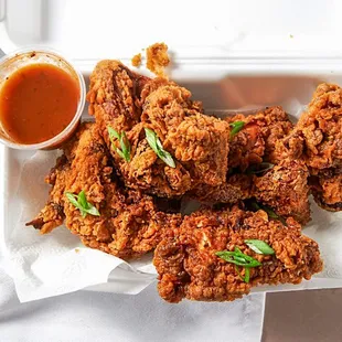 Whole fried wings with jerk sauce