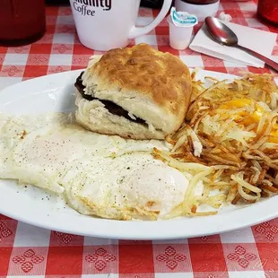 a plate of breakfast food