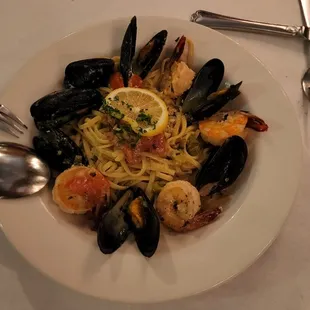 Special: Shrimp &amp; Mussels in tarragon seafood reduction over linguine