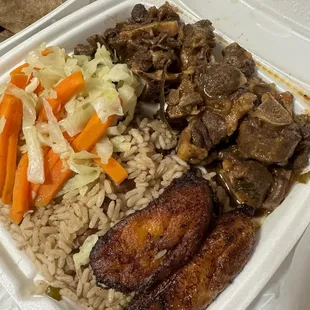 Oxtail with rice and peas