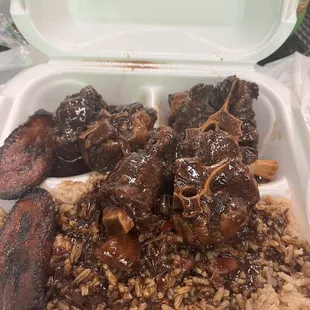 Oxtails, Rice &amp; Beans, and plantin