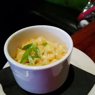 SMOKED GOUDA WHITE CHEDDAR MAC & CHEESE