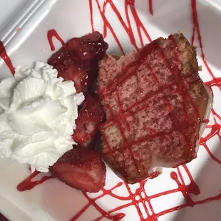 Strawberry Creme Cake with Fresh Strawberries