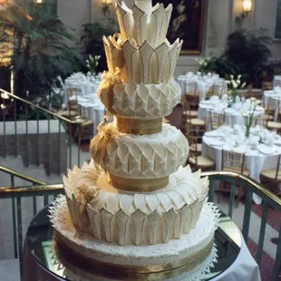 Nesting Crown Wedding Cake