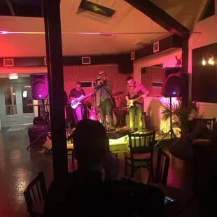 Live music at gandros