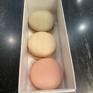 6 Pack Assorted Macarons Box