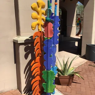 Cool cooky outdoor sculpture, LOVE!