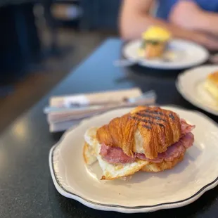 a croissant sandwich on a plate