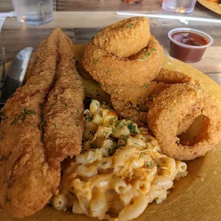 Catfish with onion rings and Mac and cheese