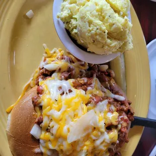 Chili burger and potato salad Amazing