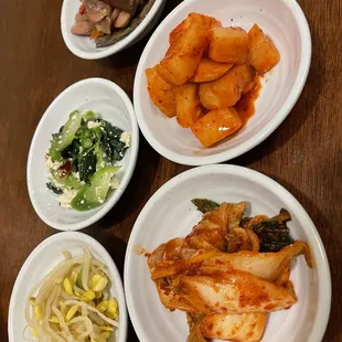 Perfect amount of side dishes (not too small but not too much)