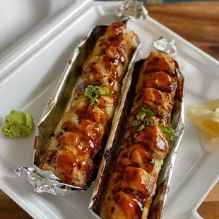 Bay Island Roll (L): extremely small over baked scallop pieces Lion King (R): good flavors; a bit over baked also