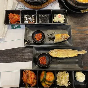 Banchan (small side dishes)