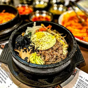 Dolsot bibimbap with beef