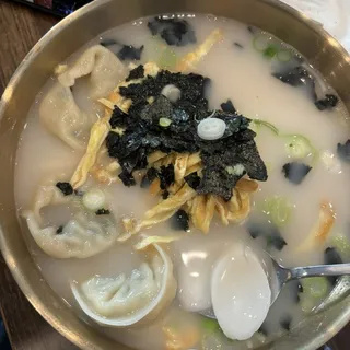 Dumplings & Rice Cake Soup