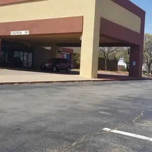 Front entrance of hotel leads to Janice's food country cooking cafe