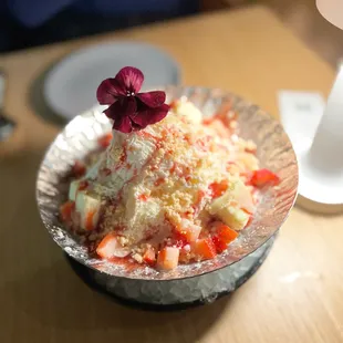 strawberry cheesecake bingsu