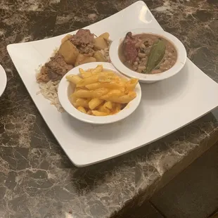 Beef roast Dinner With Peas &amp;Side of cheesy Mac