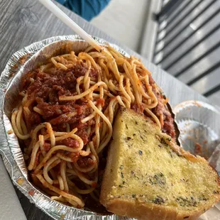 Spaghetti &amp; garlic bread