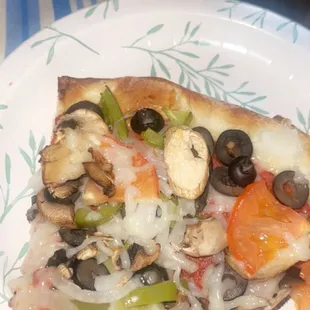 Vegetable pizza w/ vegan cheese