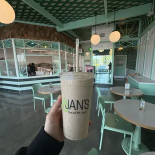 Yummmmm and how cute is this interior ! @yassiG