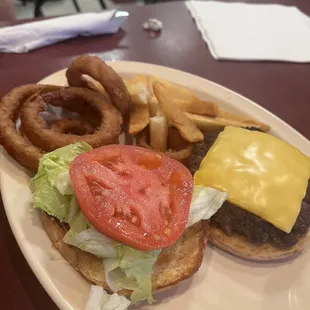 Cheeseburger with Onion Rings