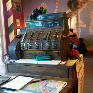 Fun old school cash register for show