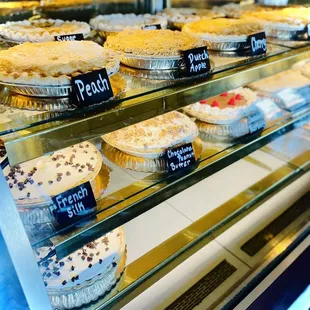 So many beautiful pies!!!!