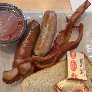 Ummm yum it's all about the sausage links &amp; fresh bread