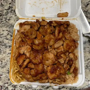 Teriyaki chicken and shrimp with vegetables half rice half noodles