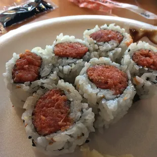 Spicy tuna roll that did not look fresh.