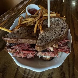 Pastrami Reuben YUMMMY