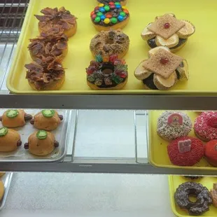Notice the donuts on each side of the center the bacon chocolate donut if you&apos;re a fan of bacon then there you go