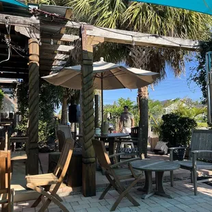 Live music at 5pm on Sat