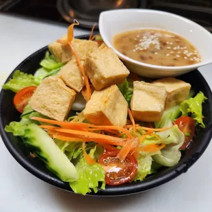 Tofu salad with peanut sauce