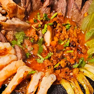 Molcajetes: Camarones Asada y Pollo