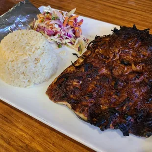 Brunt fire grilled fish. Do not recommended.