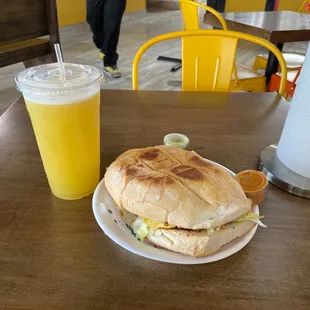 Pineapple juice and la Cubana Torta