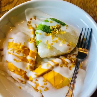 Yum Sticky Rice with mango.. delicious