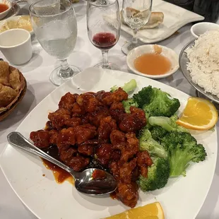 C6. General Tso&apos;s Chicken