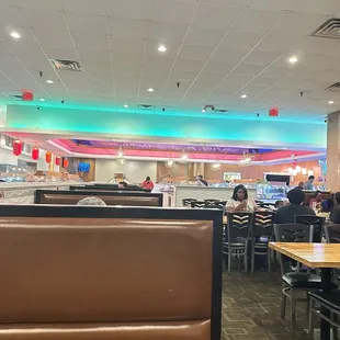 the interior of a fast food restaurant