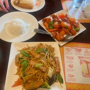 Sweet and sour chicken, vegetable lo mein