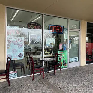 the outside of a restaurant