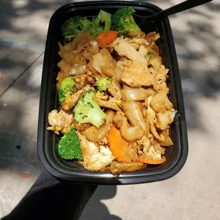 Pad See Ew with Chicken (to-go)