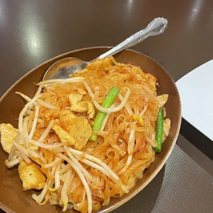 Pad Thai ... very small portion